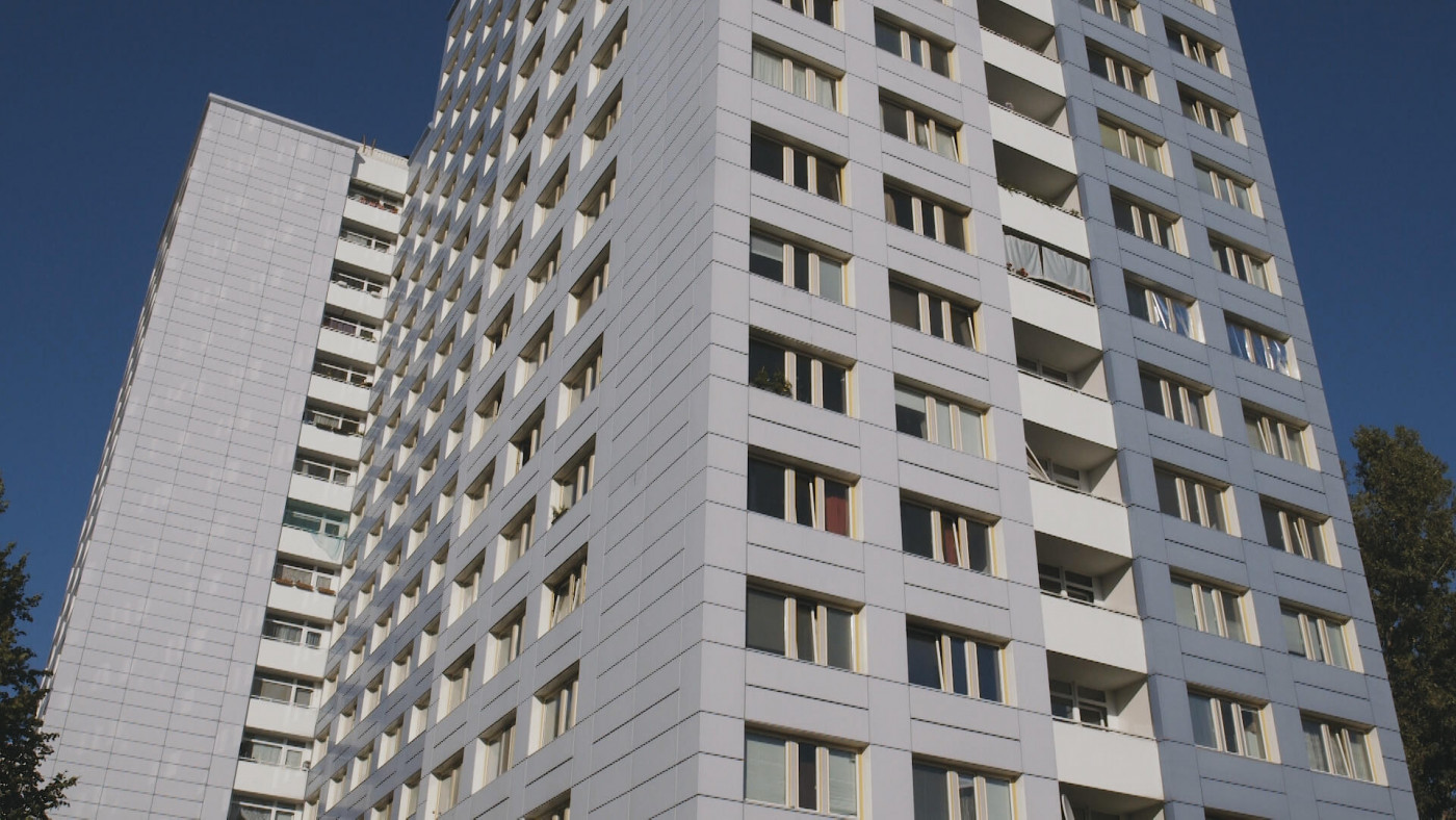 Doppel-Wohnhochhäuser an der Straße der Pariser Kommune